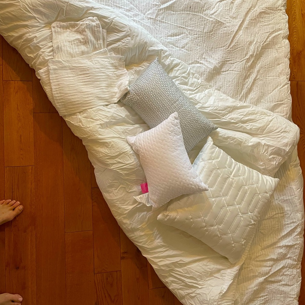 Queen size comforter set